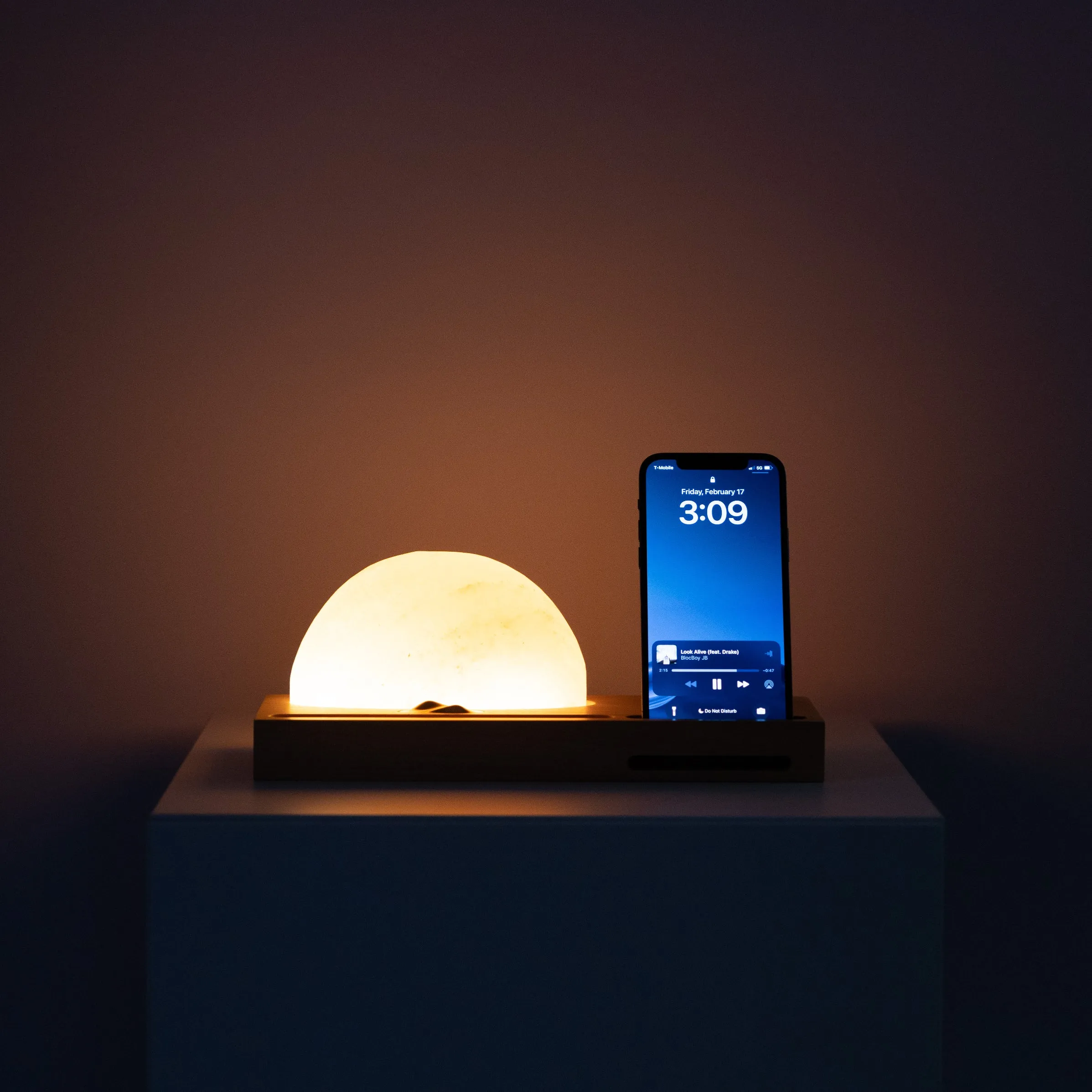 Himalayan Sunrise Salt Lamp with Wireless Phone Charger