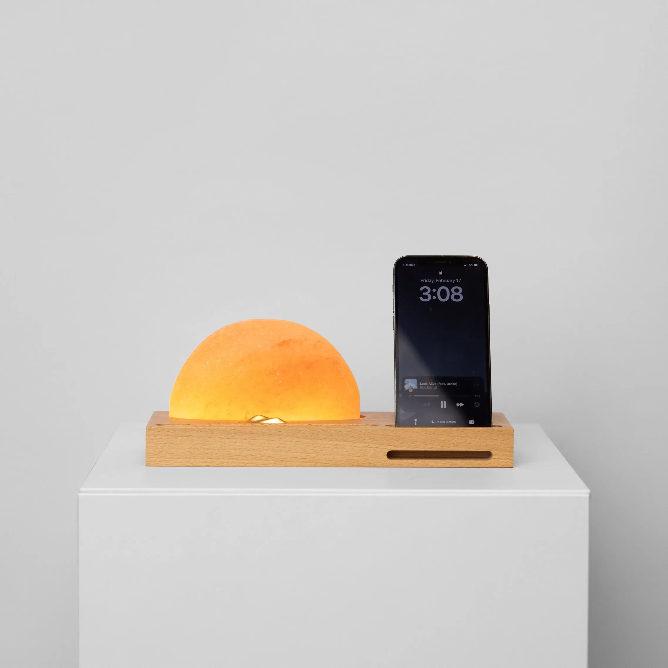 Himalayan Sunrise Salt Lamp with Wireless Phone Charger